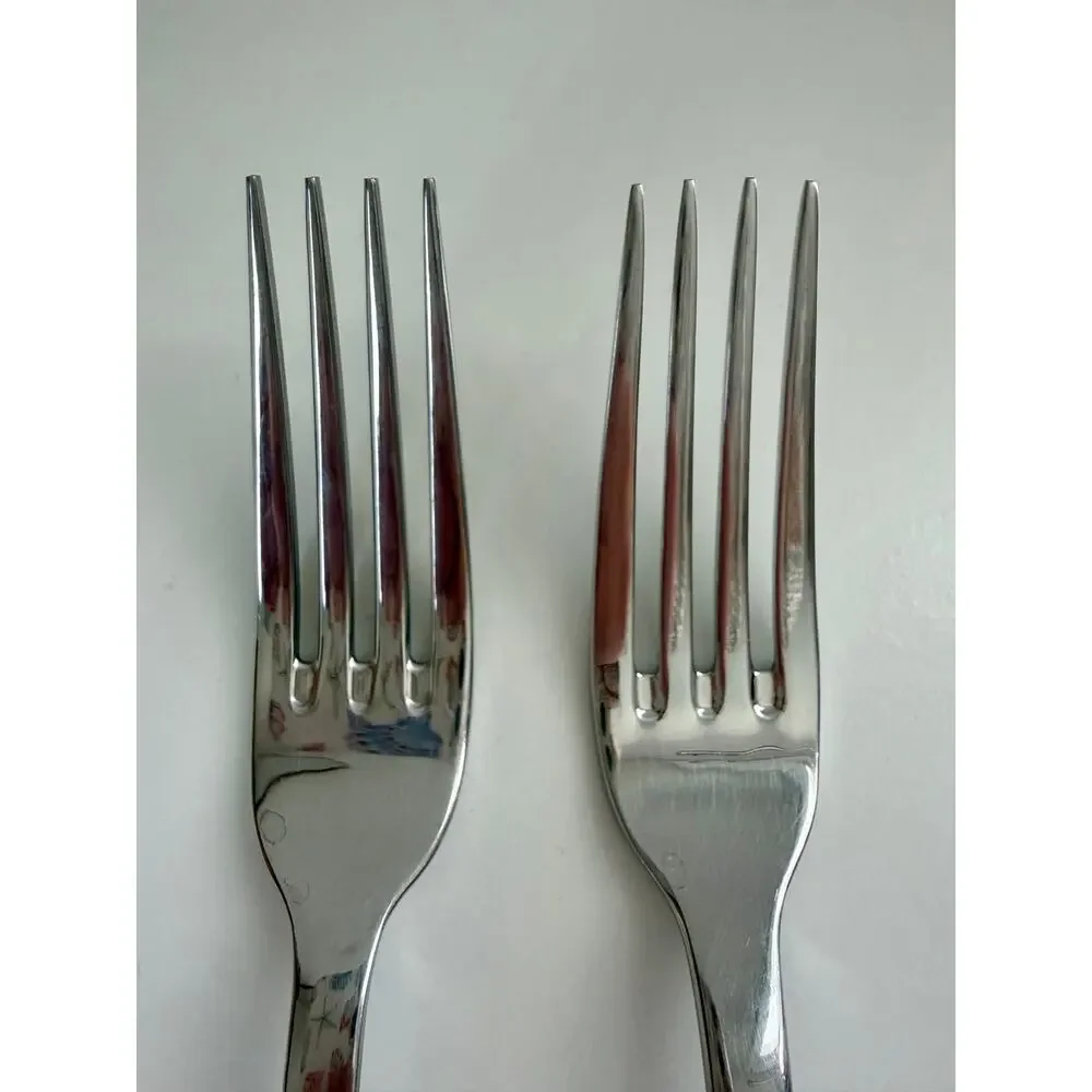 Oneida Islet Dinner Forks 8 1/4” 18/10 Stainless Set of 2 USA Korea